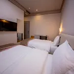 Center 4* 地拉那