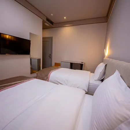 Center 4* 티라나