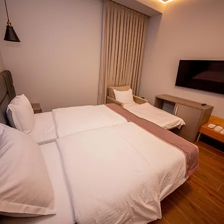 Center 4* 티라나