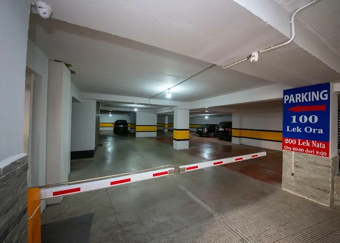 Center טיראנה